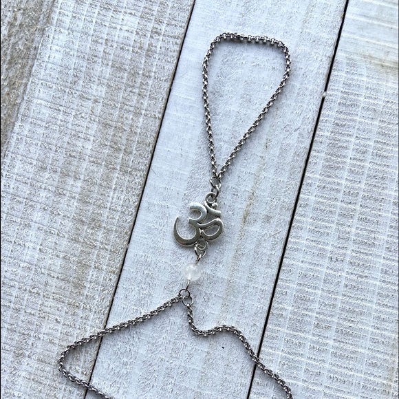 Hand piece om sign & clear quartz slave bracelet - Picture 4 of 10